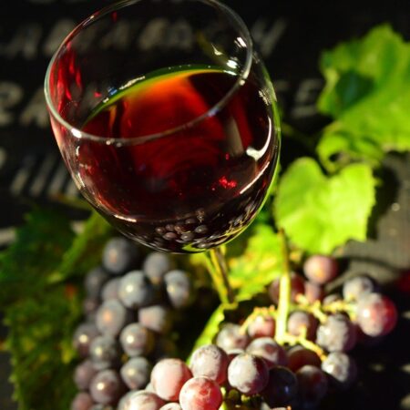 wine glass, grapes, red wine
